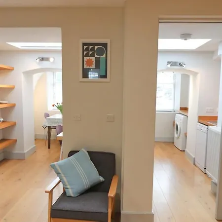 Richmond Terrace Apartment *